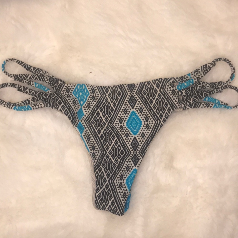 Acacia Thai Maui bottoms size small
